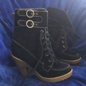 Steve Madden Black suede Lace Up buckle ankle boot 8.5.